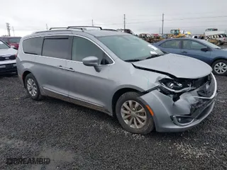 2019 Chrysler Pacifica Touring L with VIN 2C4RC1BGXKR561510, listed as a IAAI auction lot 41516173 with 135,115 mi miles. Bid and sale history available at carsss.com. Image 1.