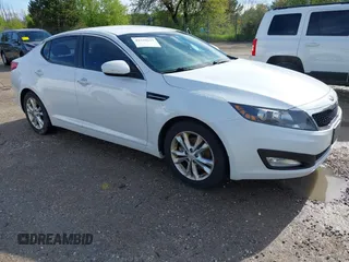 2013 Kia Optima EX z VIN 5XXGN4A77DG118781, wystawiony jako IAAI lot #42339217 z przebiegiem 153 208 mil mil oraz . Historia ofert i sprzedaży dostępna na DreamBid. Obrazek 1.