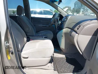 2009 Toyota Sienna CE with VIN 5TDZK23C29S262938, listed as a IAAI auction lot 42139539 with 288,784 mi miles. Bid and sale history available at carsss.com. Image 5.