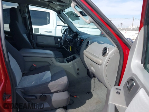 2004 Ford Expedition Special Service z VIN 1FMRU15W14LB08643, wystawiony jako IAAI lot #41764655 z przebiegiem 155 616 mil mil oraz . Historia ofert i sprzedaży dostępna na DreamBid. Obrazek 5.