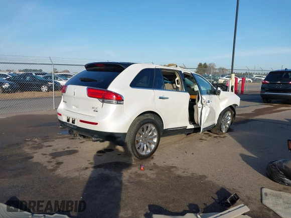 2014 Lincoln MKX with VIN 2LMDJ8JK4EBL10770, listed as a IAAI auction lot 40694091 with 106,354 mi miles. Bid and sale history available at carsss.com. Image 4.