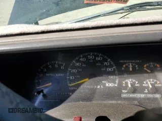 1998 Chevrolet Tahoe z VIN 3GNEK18R9WG123185, wystawiony jako Copart lot #53020915 z przebiegiem 310 261 mil mil oraz Nie do naprawy. Historia ofert i sprzedaży dostępna na DreamBid. Obrazek 9.