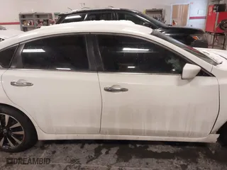 2018 Nissan Altima 2.5 SL with VIN 1N4AL3AP4JC260710, listed as a IAAI auction lot 41593136 with 133,367 mi miles. Bid and sale history available at carsss.com. Image 13.
