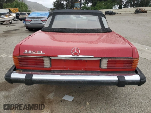 1985 Mercedes-Benz 380 z VIN WDBBA45C9FA017476, wystawiony jako Copart lot #58777585 z przebiegiem 135 805 mil mil oraz Szkoda całkowita • Salvage title. Historia ofert i sprzedaży dostępna na DreamBid. Obrazek 6.