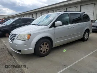 2010 Chrysler Town & Country Touring z VIN 2A4RR5D15AR305086, wystawiony jako Copart lot #58056255 z przebiegiem 99 150 mil mil oraz Szkoda całkowita • Salvage title. Historia ofert i sprzedaży dostępna na DreamBid. Obrazek 1.