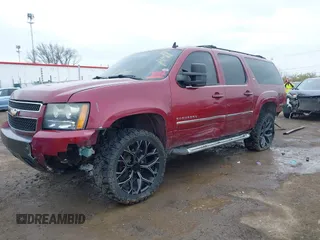 2010 Chevrolet Suburban LT with VIN 1GNUKJE38AR274572, listed as a IAAI auction lot 42022321 with 260,690 mi miles. Bid and sale history available at carsss.com. Image 6.