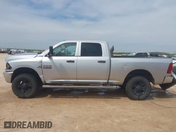 2015 Ram 2500 Tradesman с VIN 3C6UR5CL6FG513999, выставлен на аукционе IAAI как лот 42259171 с пробегом 265 657 миль миль и . История ставок и продаж доступна на DreamBid. Изображение 14.