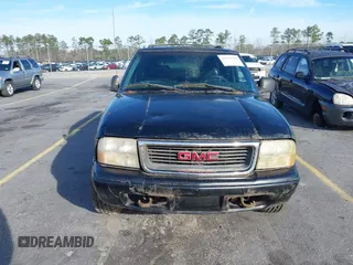1998 GMC Jimmy SLT with VIN 1GKDT13W5W2502521, listed as a IAAI auction lot 41579741 with 176,802 mi miles. Bid and sale history available at carsss.com. Image 6.