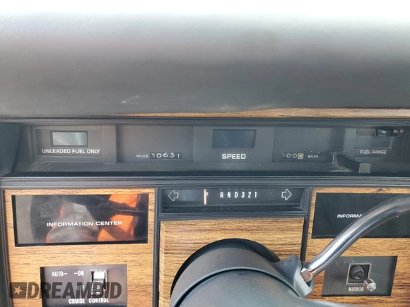 1985 Cadillac Eldorado z VIN 1G6EL578XFE640091, wystawiony jako Copart lot #71849374 z przebiegiem 30 631 mil mil oraz Szkody całkowita. Historia ofert i sprzedaży dostępna na DreamBid. Obrazek 9.