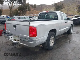2005 Dodge Dakota SLT with VIN 1D7HE42K05S231198, listed as a IAAI auction lot 41552349 with 149,915 mi miles and . Bid and sale history available at carsss.com. Image 4.