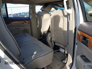 2014 Lincoln MKX with VIN 2LMDJ8JK4EBL10770, listed as a IAAI auction lot 40694091 with 106,354 mi miles. Bid and sale history available at carsss.com. Image 8.