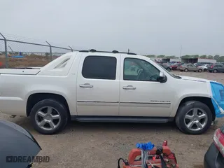 2012 Chevrolet Avalanche LTZ with VIN 3GNMCGE04CG103276, listed as a IAAI auction lot 41913522 with 139,633 mi miles. Bid and sale history available at carsss.com. Image 13.