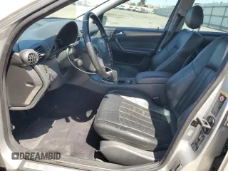 2002 Mercedes-Benz C z VIN WDBRF65JX2F142932, wystawiony jako Copart lot #56561925 z przebiegiem 191 142 mil mil oraz Szkoda całkowita • Salvage title. Historia ofert i sprzedaży dostępna na DreamBid. Obrazek 7.