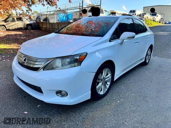 2010 Lexus HS 250h z VIN JTHBB1BA0A2007484, wystawiony jako Copart lot #53406105 z przebiegiem 141 668 mil mil oraz Czysty tytuł • Clean title. Historia ofert i sprzedaży dostępna na DreamBid. Obrazek 2.