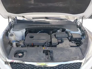 2017 Kia Sorento LX z VIN 5XYPGDA30HG315882, wystawiony jako IAAI lot #41801283 z przebiegiem 165 950 mil mil oraz . Historia ofert i sprzedaży dostępna na DreamBid. Obrazek 10.