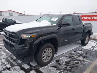 2024 Toyota Tacoma 2WD SR5 with VIN 3TMKB5FN3RM004833, listed as a IAAI auction lot 41580572 with 7,039 mi miles. Bid and sale history available at carsss.com. Image 18.