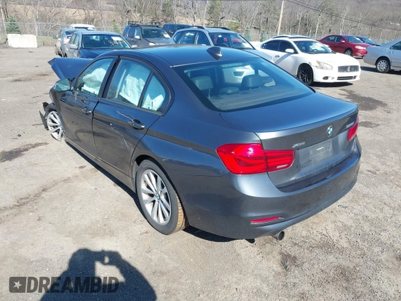 2016 BMW 3 Series 320i xDrive z VIN WBA8E5G59GNU21101, wystawiony jako IAAI lot #41933679 z przebiegiem Nie podano mil oraz . Historia ofert i sprzedaży dostępna na DreamBid. Obrazek 3.