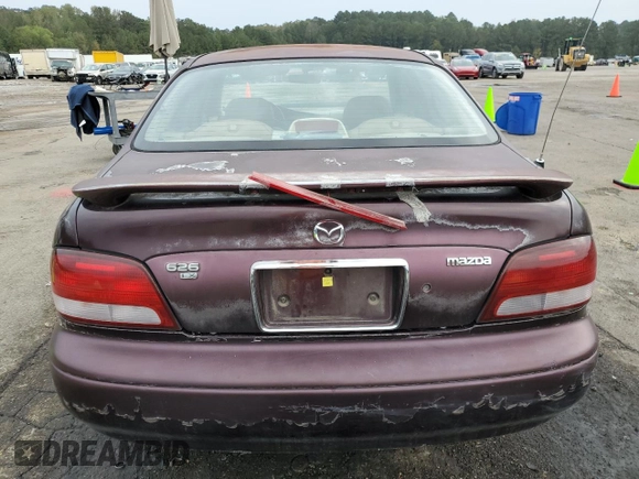 1998 Mazda 626 DX z VIN 1YVGF22CXW5775511, wystawiony jako Copart lot #78748784 z przebiegiem 158 570 mil mil oraz Szkoda całkowita • Salvage title. Historia ofert i sprzedaży dostępna na DreamBid. Obrazek 6.