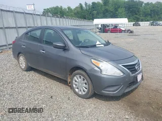 2016 Nissan Versa S z VIN 3N1CN7AP6GL839640, wystawiony jako IAAI lot #42206585 z przebiegiem 264 258 mil mil oraz . Historia ofert i sprzedaży dostępna na DreamBid. Obrazek 1.