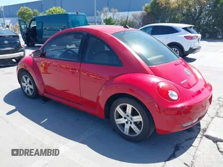 2006 Volkswagen Beetle z VIN 3VWPW31C66M410781, wystawiony jako IAAI lot #42357276 z przebiegiem 107 702 mil mil oraz . Historia ofert i sprzedaży dostępna na DreamBid. Obrazek 3.