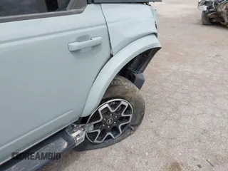 2023 Ford Bronco z VIN 1FMEE5BP9PLA97587, wystawiony jako IAAI lot #42168516 z przebiegiem 29 622 mil mil oraz . Historia ofert i sprzedaży dostępna na DreamBid. Obrazek 18.