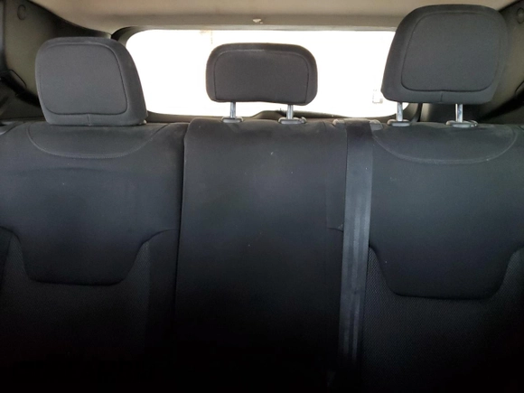 2021 Jeep Renegade Jeepster with VIN ZACNJCAB4MPM42278, listed as a Copart auction lot 61868765 with 137,580 mi miles and Clean title. Bid and sale history available at DreamBid. Image 10.