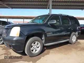 2008 GMC Yukon SLT w/4SB with VIN 1GKFC13078R107660, listed as a IAAI auction lot 41530944 with 229,929 mi miles. Bid and sale history available at carsss.com. Image 2.