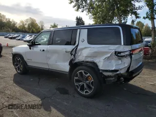 2024 Rivian R1S Adventure z VIN 7PDSGABAXRN035766, wystawiony jako Copart lot #77481034 z przebiegiem 6 590 mil mil oraz Szkoda całkowita • Salvage title. Historia ofert i sprzedaży dostępna na DreamBid. Obrazek 2.
