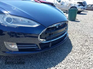 2014 Tesla Model S 60 with VIN 5YJSA1H18EFP31969, listed as a IAAI auction lot 42312485 with 90,043 mi miles and . Bid and sale history available at DreamBid. Image 21.