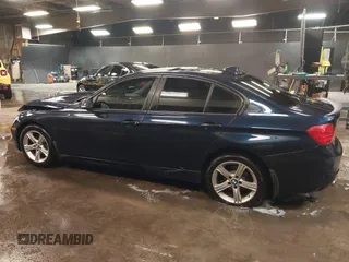 2015 BMW 3 Series 328i xDrive z VIN WBA3B5C51FP654322, wystawiony jako IAAI lot #41675405 z przebiegiem 108 798 mil mil oraz . Historia ofert i sprzedaży dostępna na DreamBid. Obrazek 14.