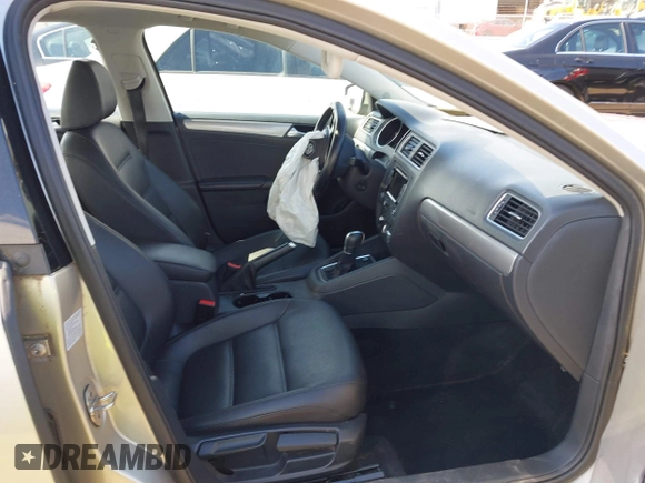 2015 Volkswagen Jetta Sedan 1.8T SE w/Connectivity with VIN 3VWD07AJ6FM229576, listed as a IAAI auction lot 41879446 with 89,792 mi miles. Bid and sale history available at carsss.com. Image 5.