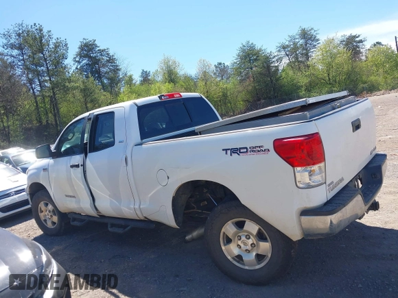 2010 Toyota Tundra z VIN 5TFUW5F15AX148425, wystawiony jako IAAI lot #41829616 z przebiegiem 125 623 mil mil oraz . Historia ofert i sprzedaży dostępna na DreamBid. Obrazek 6.