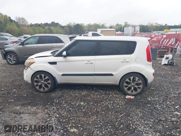 2013 Kia Soul ! with VIN KNDJT2A64D7570378, listed as a IAAI auction lot 41955532 with 214,564 mi miles. Bid and sale history available at carsss.com. Image 14.