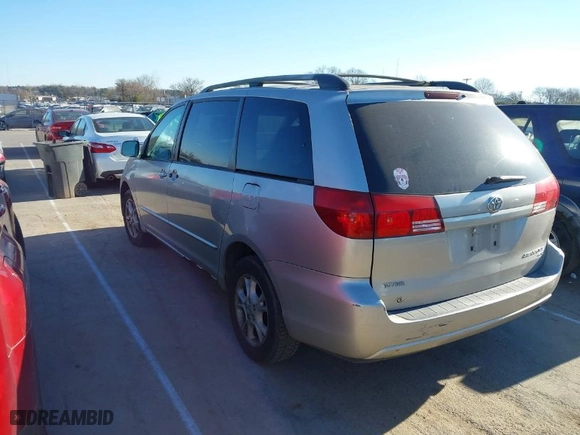 2004 Toyota Sienna XLE with VIN 5TDBA22C44S025446, listed as a IAAI auction lot 41714488 with 189,447 mi miles. Bid and sale history available at carsss.com. Image 3.
