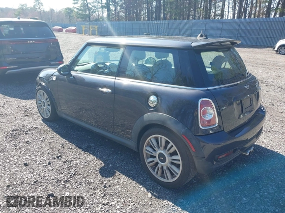 2012 MINI Hardtop S z VIN WMWSV3C51CTY16444, wystawiony jako IAAI lot #41934230 z przebiegiem 122 261 mil mil oraz . Historia ofert i sprzedaży dostępna na DreamBid. Obrazek 3.