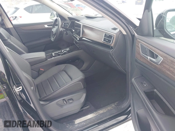 2024 Volkswagen Atlas SEL with VIN 1V2BR2CA3RC513283, listed as a IAAI auction lot 41565795 with 6,624 mi miles and . Bid and sale history available at DreamBid. Image 5.
