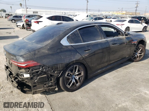 2024 BMW i5 eDrive40 z VIN WBY33FK04RCR61828, wystawiony jako Copart lot #75008794 z przebiegiem 11 905 mil mil oraz Szkody całkowita. Historia ofert i sprzedaży dostępna na DreamBid. Obrazek 3.