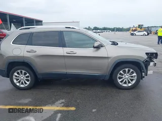2019 Jeep Cherokee Latitude z VIN 1C4PJLCB2KD120503, wystawiony jako IAAI lot #42206232 z przebiegiem 115 714 mil mil oraz . Historia ofert i sprzedaży dostępna na DreamBid. Obrazek 14.