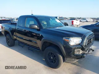 2020 Toyota Tacoma SR z VIN 5TFRX5GN8LX178798, wystawiony jako IAAI lot #42365244 z przebiegiem 37 407 mil mil oraz . Historia ofert i sprzedaży dostępna na DreamBid. Obrazek 1.