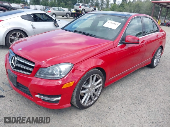 2014 Mercedes-Benz C 250 Sport z VIN WDDGF4HB8EA953301, wystawiony jako IAAI lot #42759812 z przebiegiem 147 545 mil mil oraz . Historia ofert i sprzedaży dostępna na DreamBid. Obrazek 2.