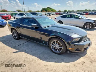 2012 Ford Mustang Premium z VIN 1ZVBP8AM3C5214411, wystawiony jako Copart lot #64656115 z przebiegiem 129 732 mil mil oraz Szkoda całkowita • Salvage title. Historia ofert i sprzedaży dostępna na DreamBid. Obrazek 4.