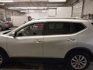 2019 Nissan Rogue SV with VIN KNMAT2MV3KP525593, listed as a IAAI auction lot 42044497 with 122,176 mi miles. Bid and sale history available at carsss.com. Image 15.