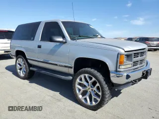 1997 Chevrolet Tahoe z VIN 3GNEK18R1VG112163, wystawiony jako Copart lot #58631925 z przebiegiem 213 262 mil mil oraz Tytuł czysty. Historia ofert i sprzedaży dostępna na DreamBid. Obrazek 4.