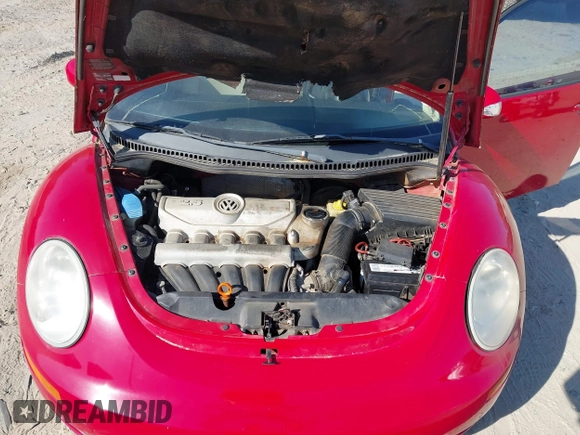 2006 Volkswagen New Beetle Coupe with VIN 3VWRW31C86M414081, listed as a IAAI auction lot 42066750 with 185,904 mi miles. Bid and sale history available at carsss.com. Image 10.
