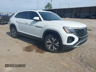 2024 Volkswagen Atlas SE с VIN 1V2DE2CA0RC259827, выставлен на аукционе IAAI как лот 42145264 с пробегом 10 302 миль миль и . История ставок и продаж доступна на DreamBid. Изображение 1.