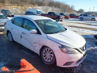 2018 Nissan Sentra SV with VIN 3N1AB7AP8JL627605, listed as a IAAI auction lot 41628858 with 97,248 mi miles. Bid and sale history available at carsss.com. Image 1.