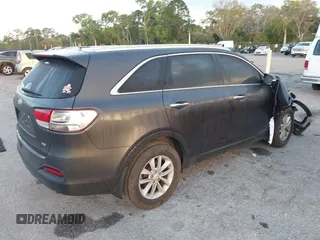 2018 Kia Sorento LX with VIN 5XYPG4A38JG400913, listed as a IAAI auction lot 41552120 with 94,637 mi miles. Bid and sale history available at carsss.com. Image 4.