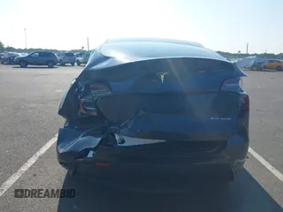 2024 Tesla Model Y Long Range z VIN 7SAYGDEEXRA263444, wystawiony jako IAAI lot #40199252 z przebiegiem 9 540 mil mil oraz . Historia ofert i sprzedaży dostępna na DreamBid. Obrazek 16.