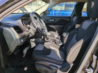 2015 Jeep Cherokee Sport z VIN 1C4PJLAB6FW689285, wystawiony jako Copart lot #54341465 z przebiegiem 114 293 mil mil oraz Szkoda całkowita • Salvage title. Historia ofert i sprzedaży dostępna na DreamBid. Obrazek 7.