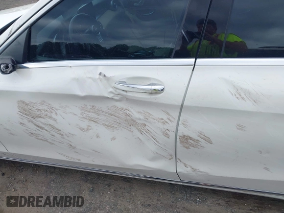 2017 Mercedes-Benz C 300 с VIN 55SWF4JB9HU179554, выставлен на аукционе IAAI как лот 42290729 с пробегом 142 389 миль миль и . История ставок и продаж доступна на DreamBid. Изображение 17.